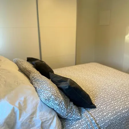 דירה Cozy & Modern In *