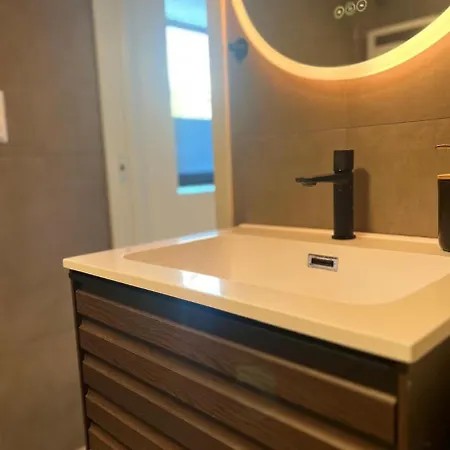 Cozy & Modern In דירה *